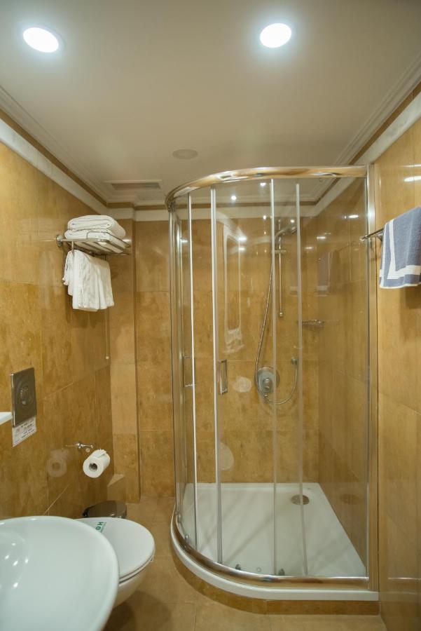 Byzantino Hotel Patras Bagian luar foto