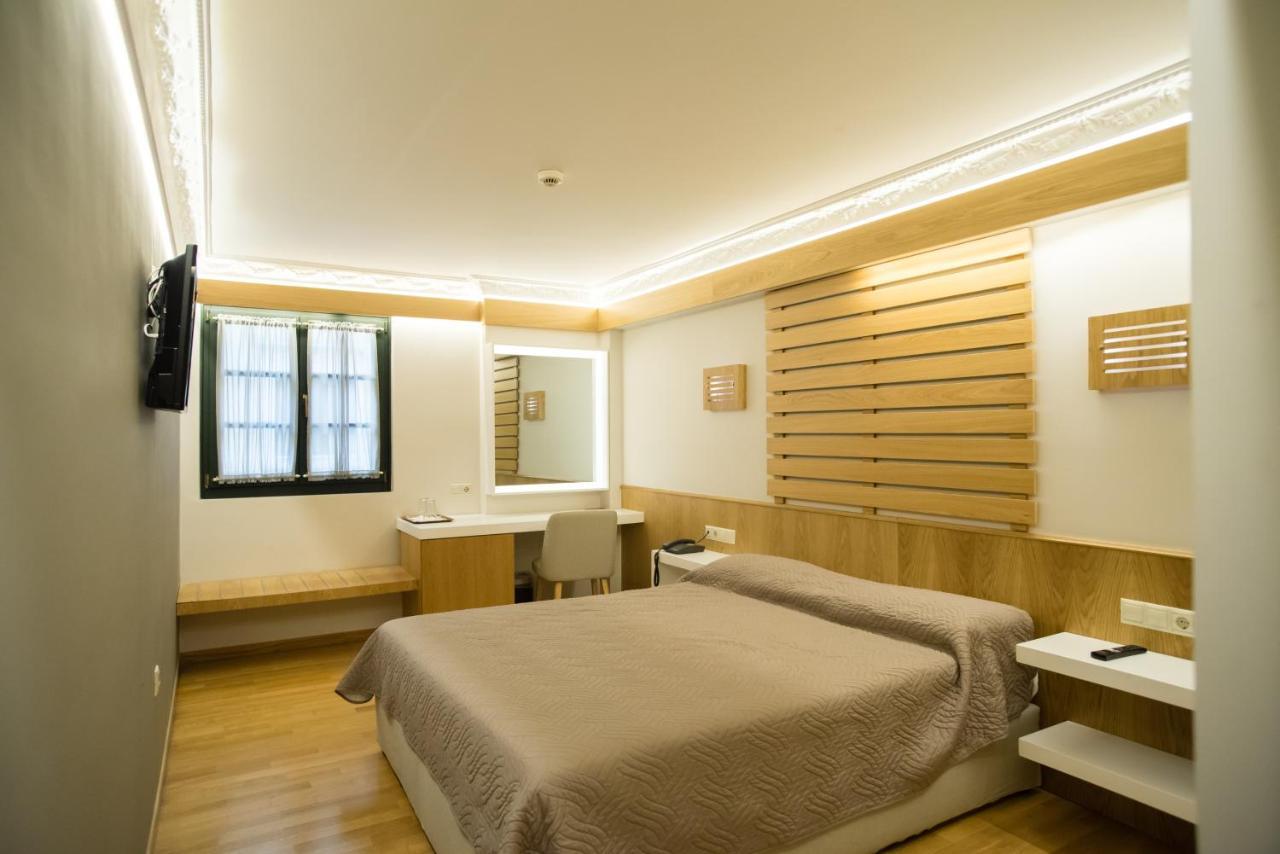 Byzantino Hotel Patras Bagian luar foto