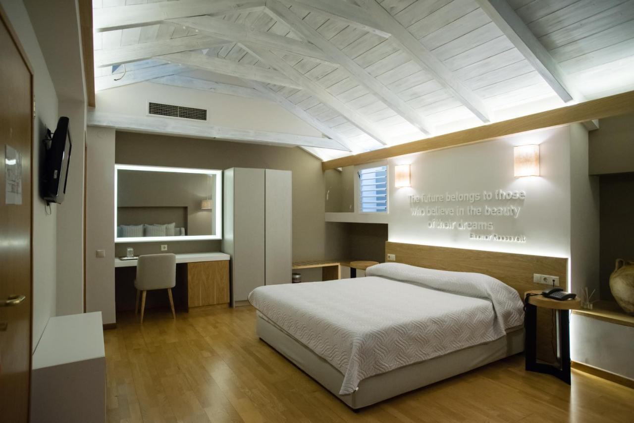 Byzantino Hotel Patras Bagian luar foto