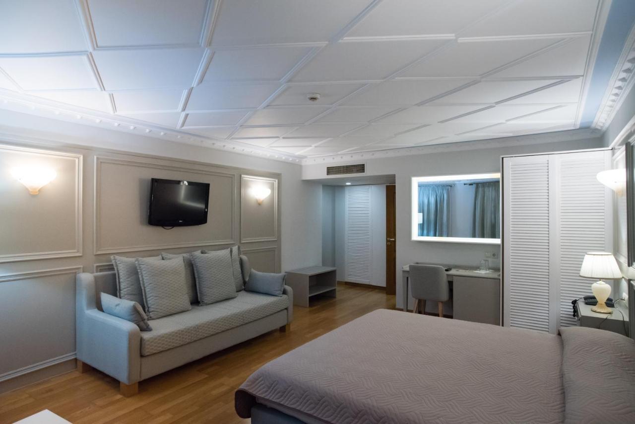 Byzantino Hotel Patras Bagian luar foto