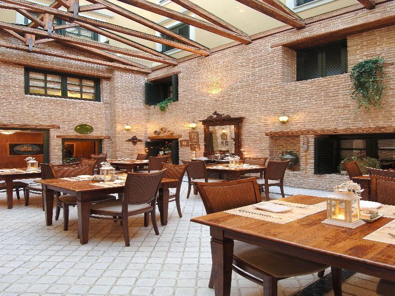 Byzantino Hotel Patras Bagian luar foto