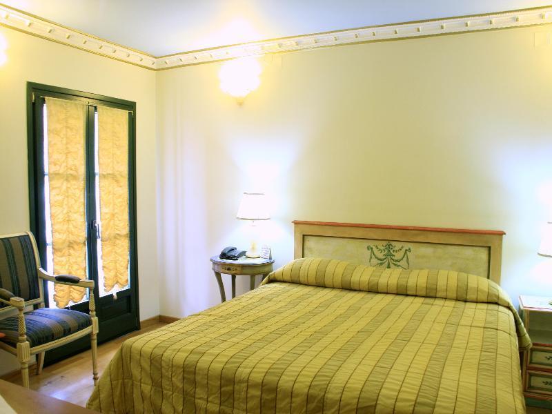 Byzantino Hotel Patras Bagian luar foto