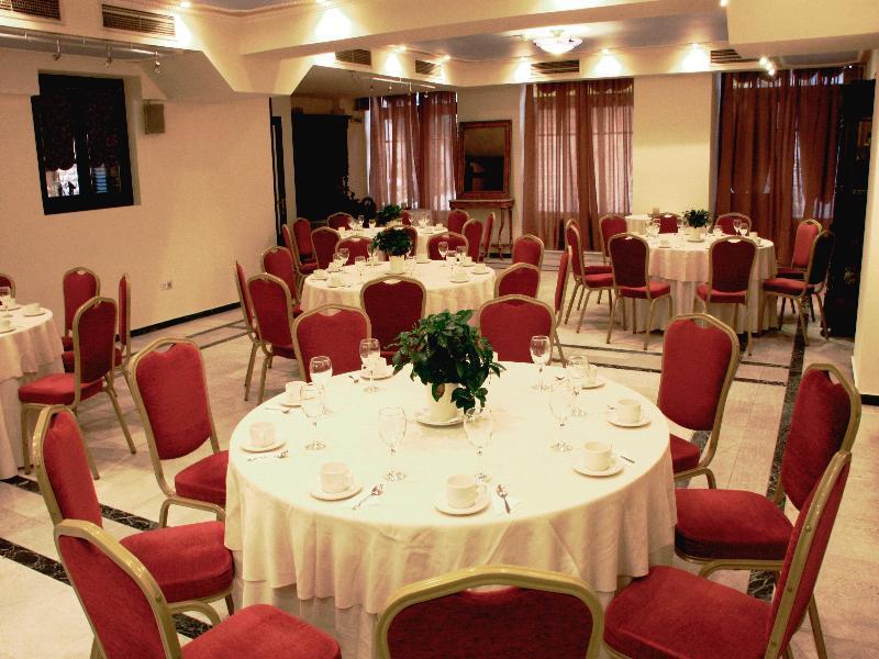 Byzantino Hotel Patras Bagian luar foto