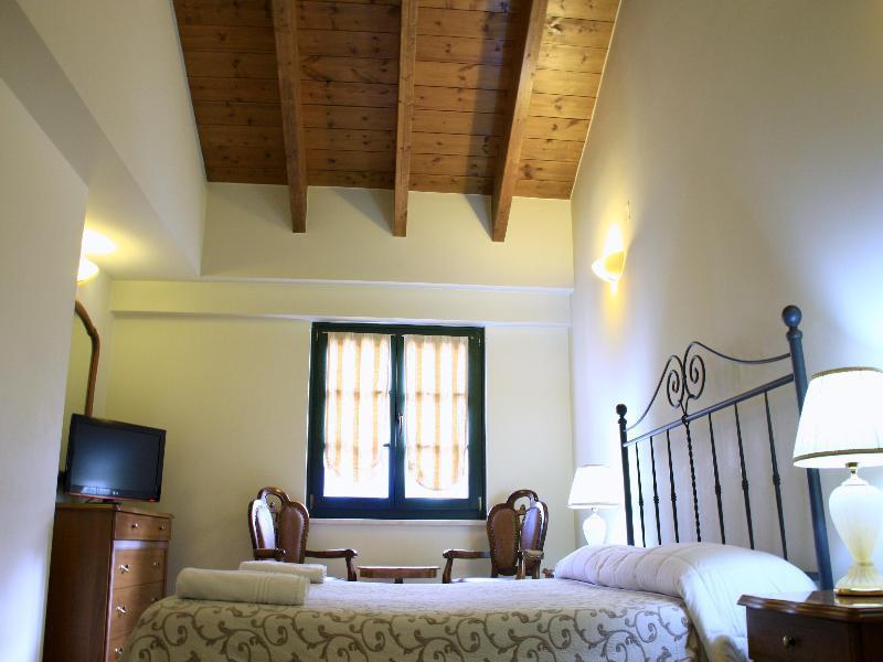 Byzantino Hotel Patras Bagian luar foto