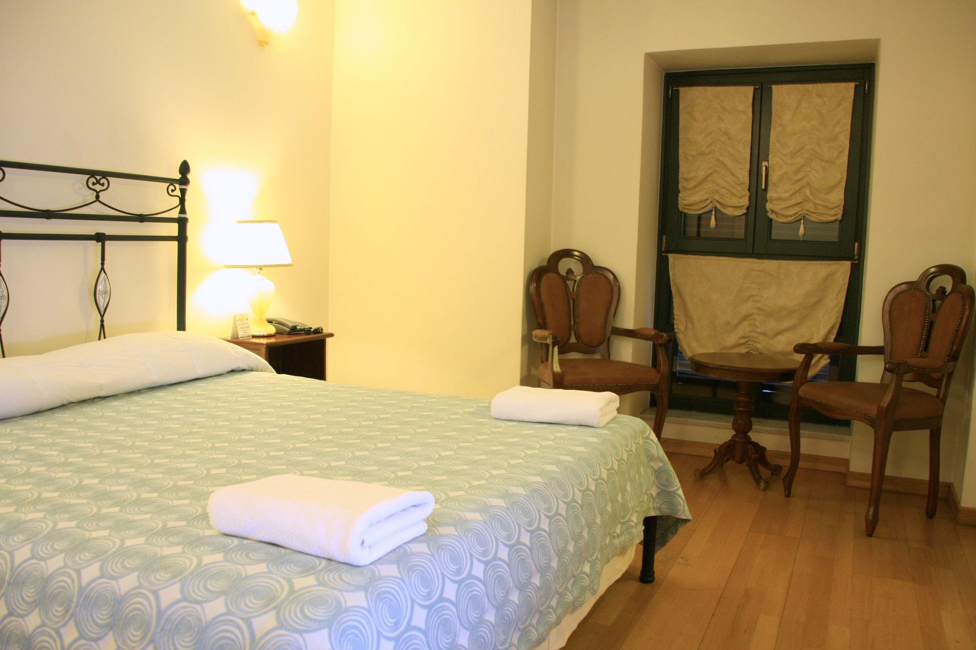 Byzantino Hotel Patras Bagian luar foto