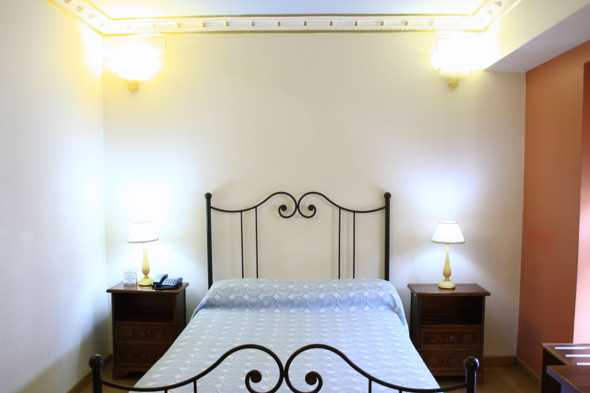 Byzantino Hotel Patras Bagian luar foto