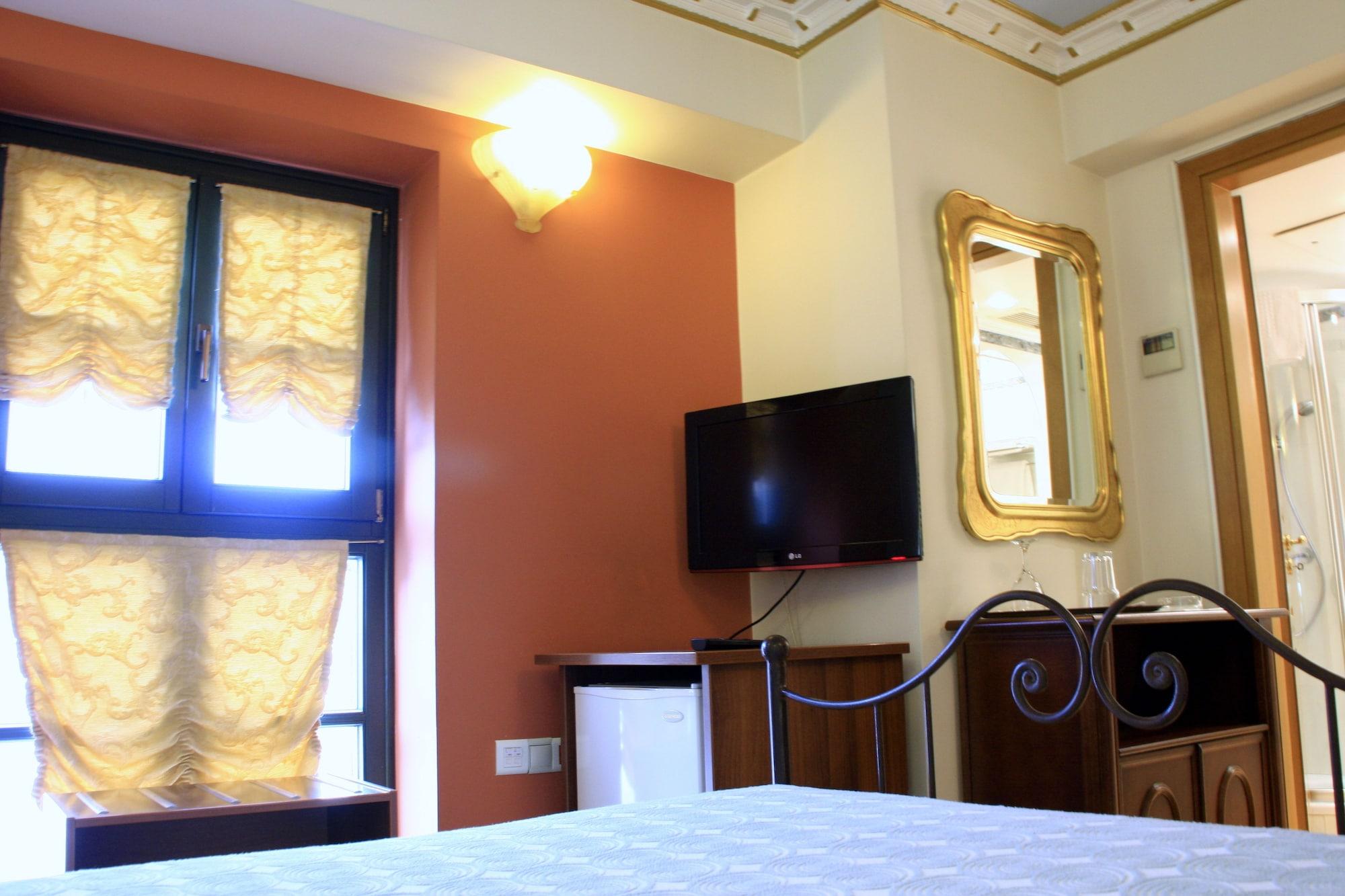 Byzantino Hotel Patras Bagian luar foto