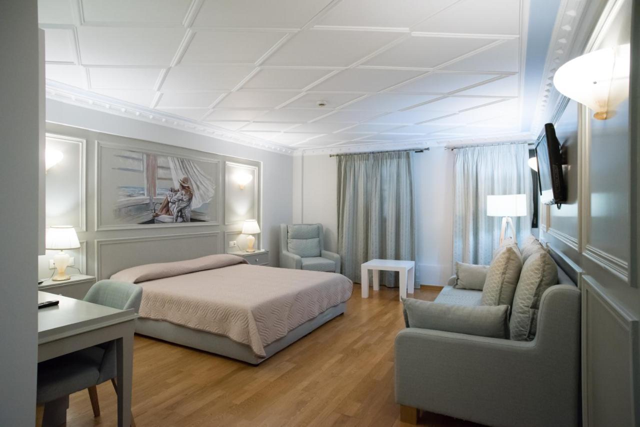 Byzantino Hotel Patras Bagian luar foto