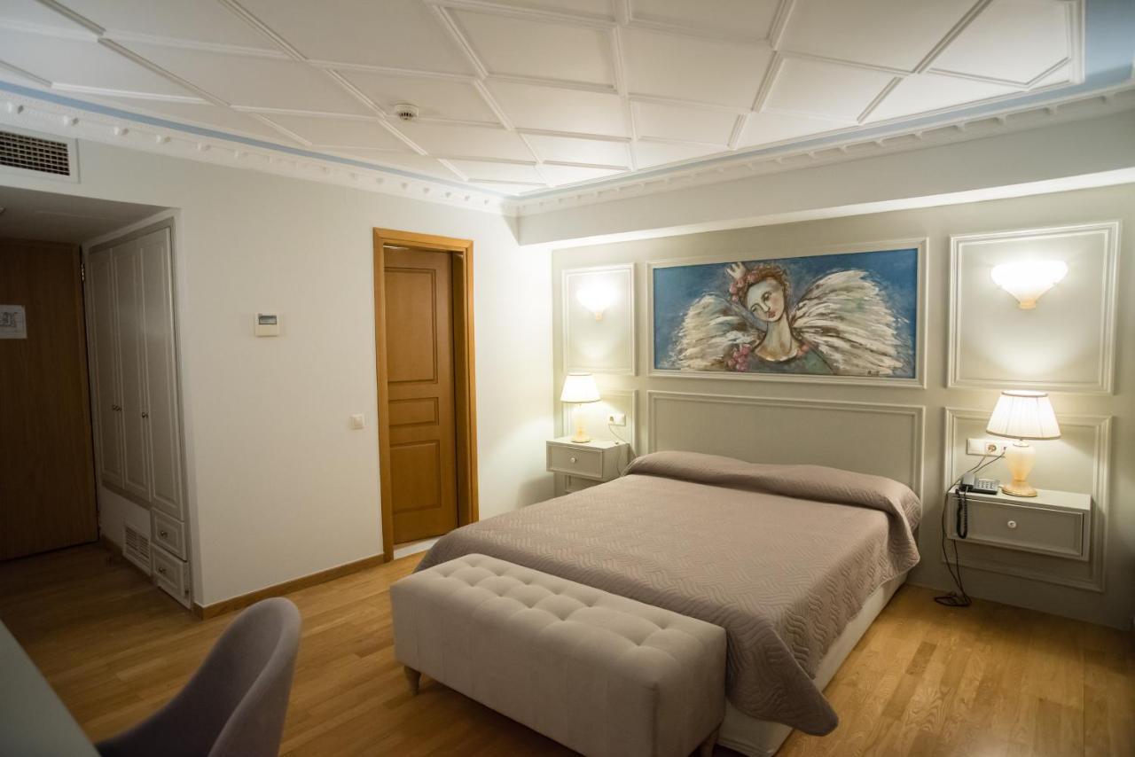 Byzantino Hotel Patras Bagian luar foto